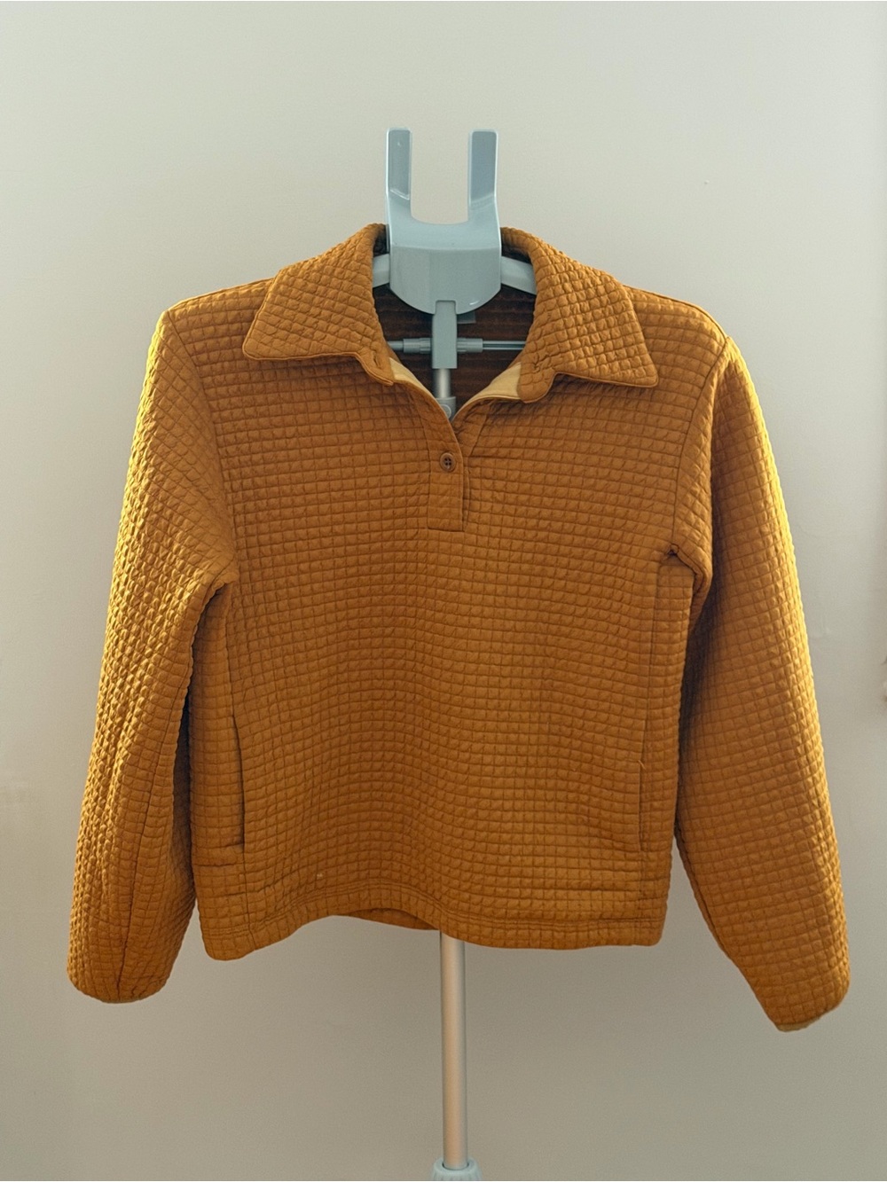 Like New Hikerkind Textured Pullover Top – Size S - Picture 3 of 10